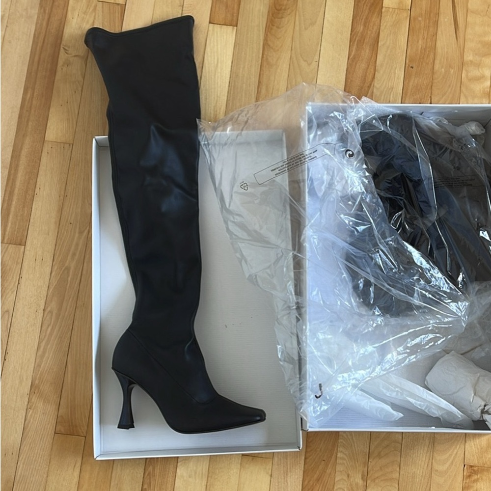 L’intervalle thigh high boots